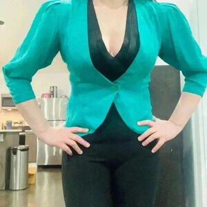 Vintage Silk Studio Sz 6 for Petites.Gorgeous 100% Silk button front blouse